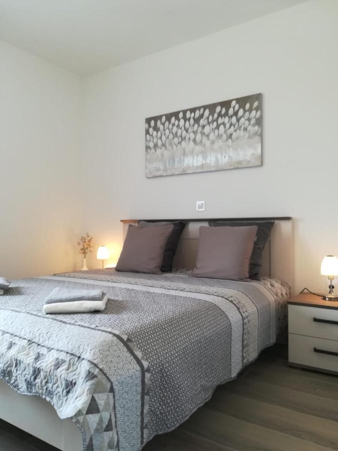 Apartment Villa Bijele Stijene Karlobag Zewnętrze zdjęcie
