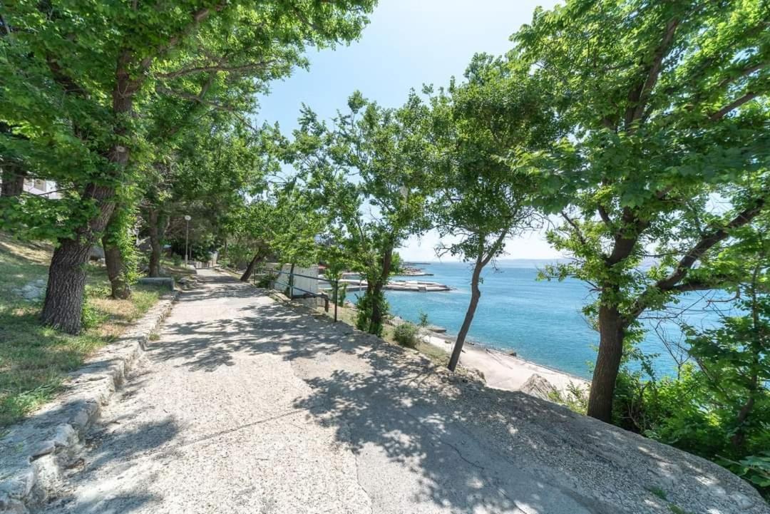 Apartment Villa Bijele Stijene Karlobag Zewnętrze zdjęcie